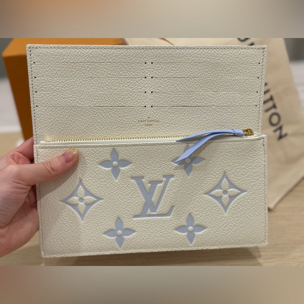Louis Vuitton RARE: Félicie Pouchette in Latte/Candy Blue (NWT) - Picture 6 of 10